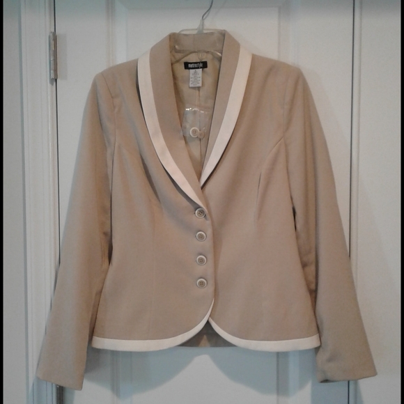 NWOT Metrostyle 2-piece Beige w/Ivory Trim Skirt Set - Size 6 - Picture 2 of 10